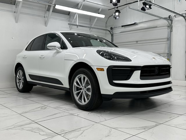 2025 Porsche Macan Base Image 6 of 62