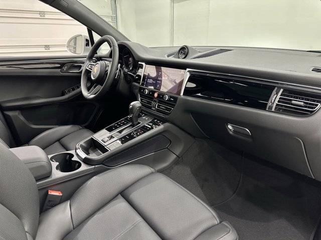 2025 Porsche Macan Base Image 23 of 62