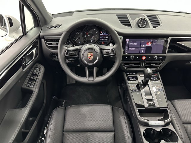 2025 Porsche Macan Base Image 26 of 62