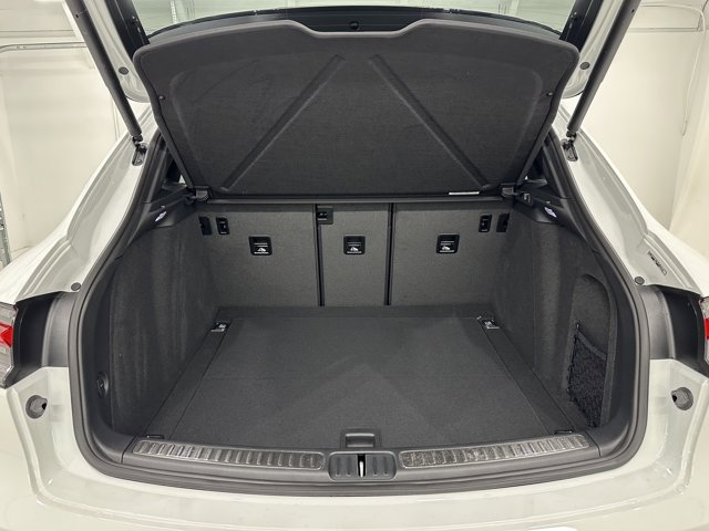 2025 Porsche Macan Base Image 17 of 62