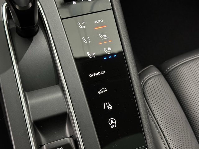 2025 Porsche Macan Base Image 40 of 62