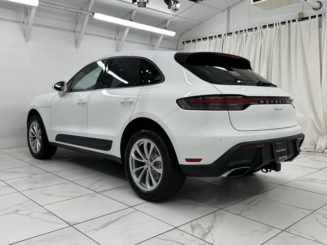 2025 Porsche Macan Base Image 10 of 62