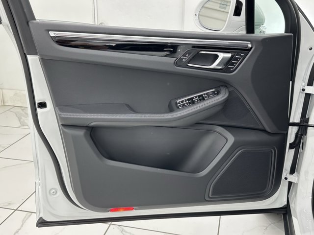 2025 Porsche Macan Base Image 41 of 62