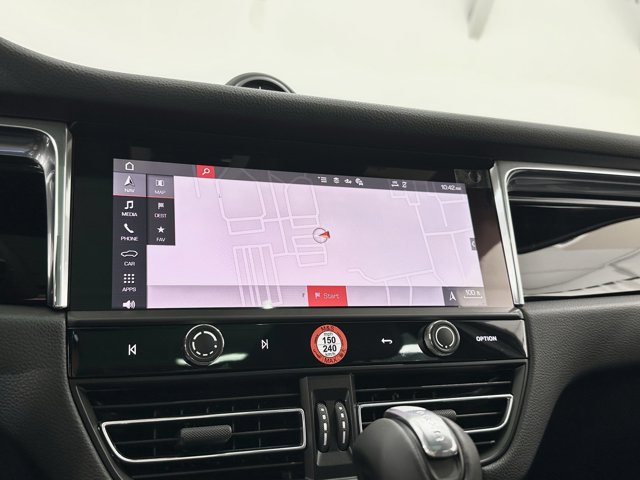 2025 Porsche Macan Base Image 33 of 62