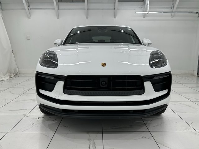 2025 Porsche Macan Base Image 5 of 62