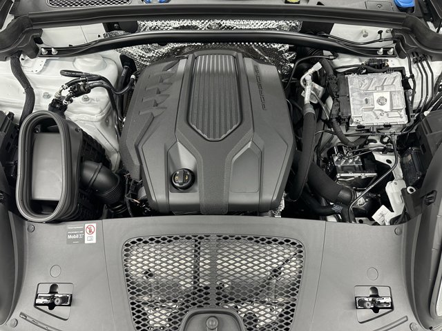 2025 Porsche Macan Base Image 15 of 62