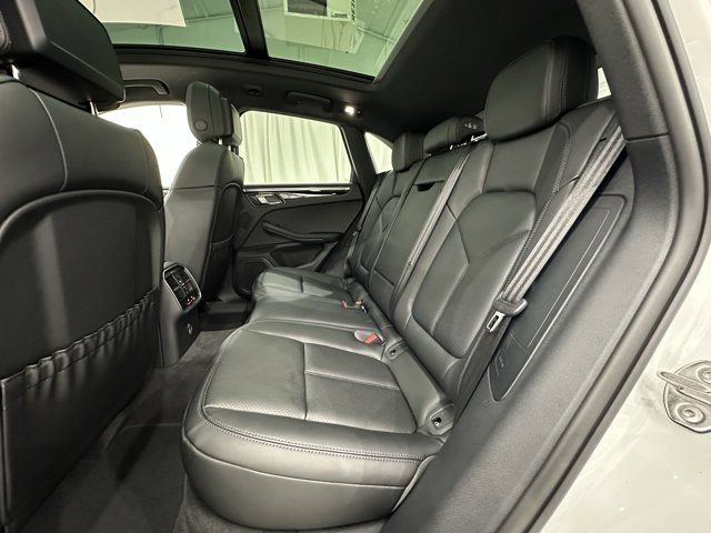 2025 Porsche Macan Base Image 20 of 62
