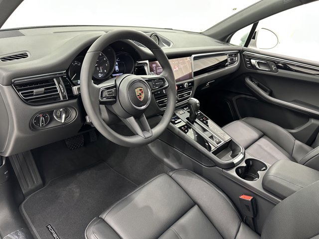 2025 Porsche Macan Base Image 25 of 62
