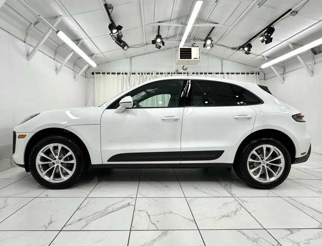2025 Porsche Macan Base Image 13 of 62