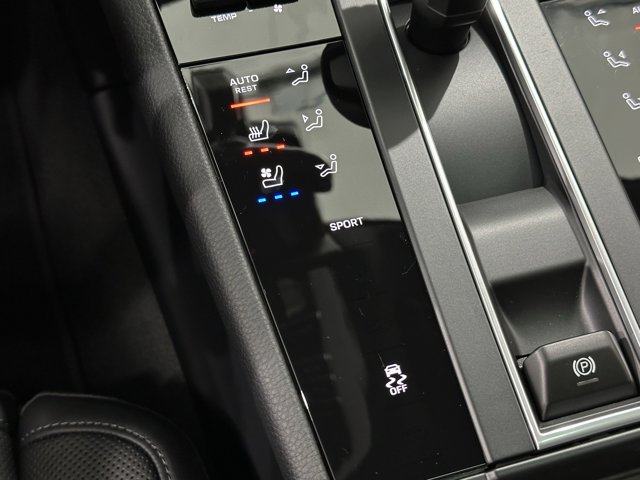 2025 Porsche Macan Base Image 39 of 62