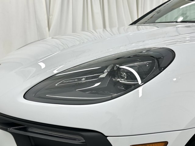 2025 Porsche Macan Base Image 43 of 62