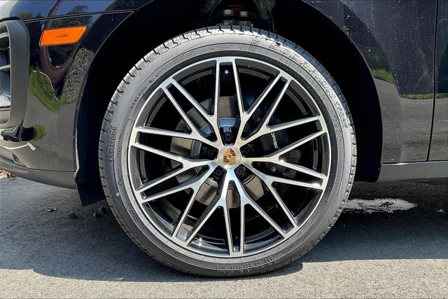 Vehicle image 8 of 15