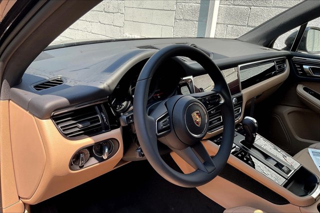 Vehicle image 11 of 15