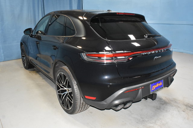 2025 Porsche Macan Base Image 7 of 34