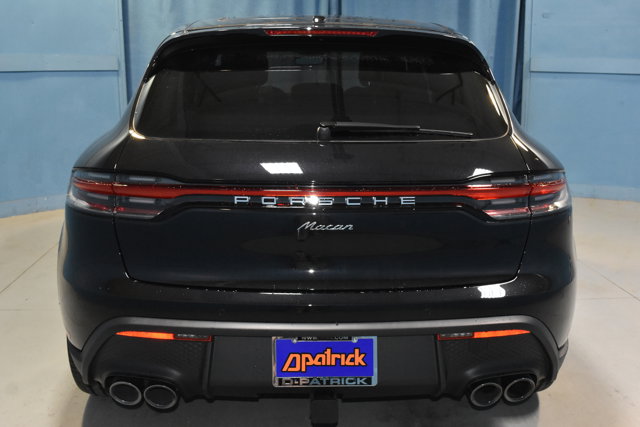 2025 Porsche Macan Base Image 6 of 34