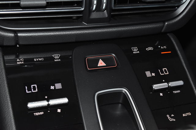 2025 Porsche Macan Base Image 27 of 34