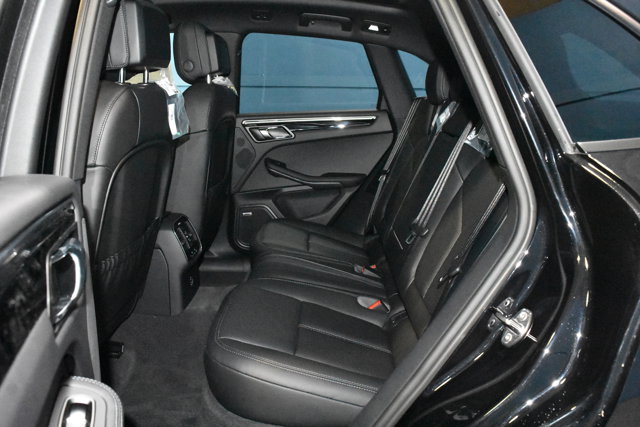 2025 Porsche Macan Base Image 13 of 34