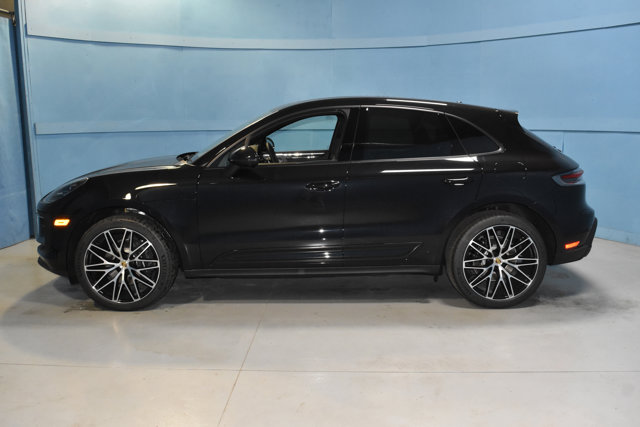 2025 Porsche Macan Base Image 8 of 34