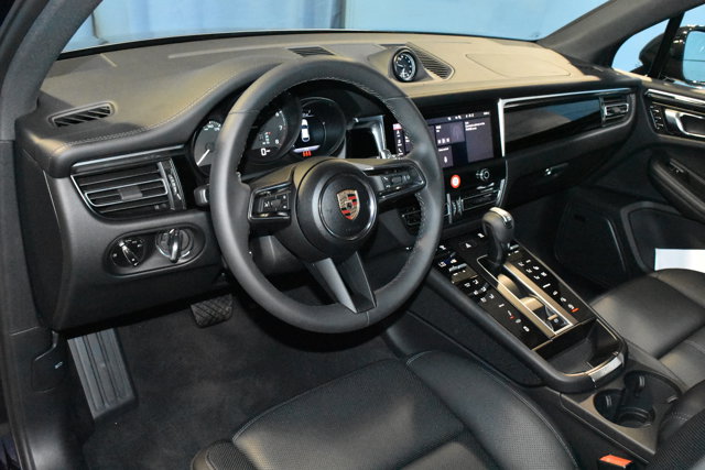 2025 Porsche Macan Base Image 14 of 34