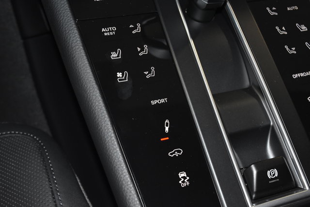 2025 Porsche Macan Base Image 33 of 34