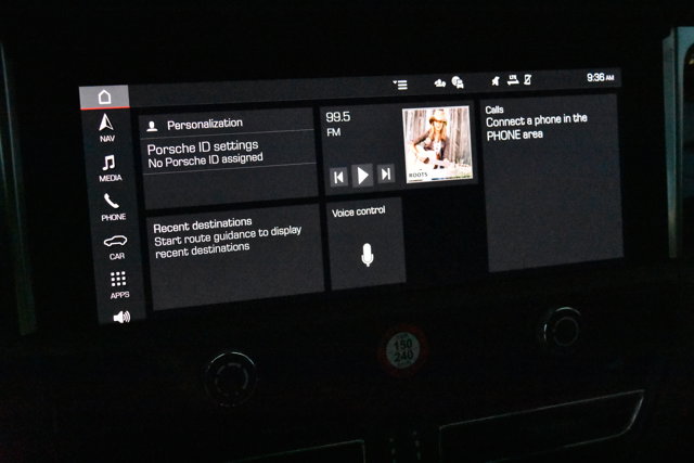 2025 Porsche Macan Base Image 19 of 34