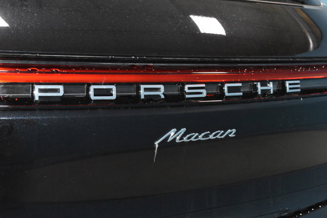 2025 Porsche Macan Base Image 31 of 34