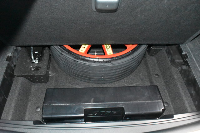 2025 Porsche Macan Base Image 11 of 34