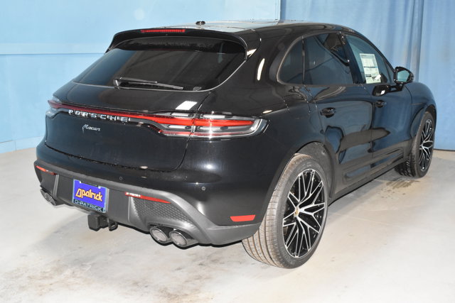2025 Porsche Macan Base Image 5 of 34