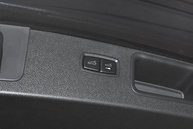 2025 Porsche Macan Base Image 28 of 34