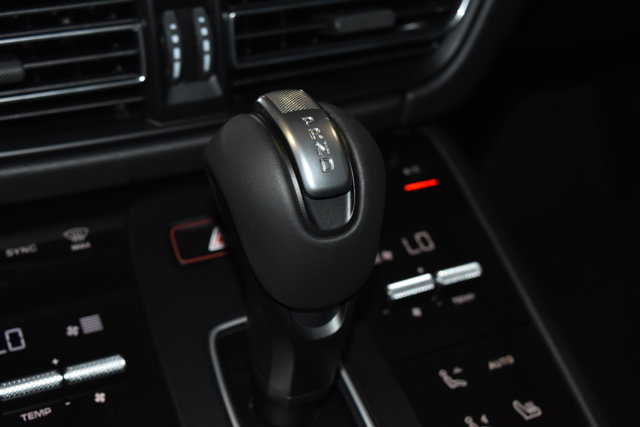 2025 Porsche Macan Base Image 30 of 34