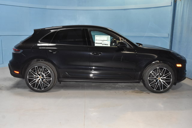 2025 Porsche Macan Base Image 4 of 34