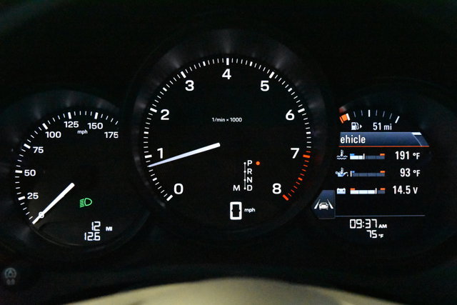 2025 Porsche Macan Base Image 16 of 34