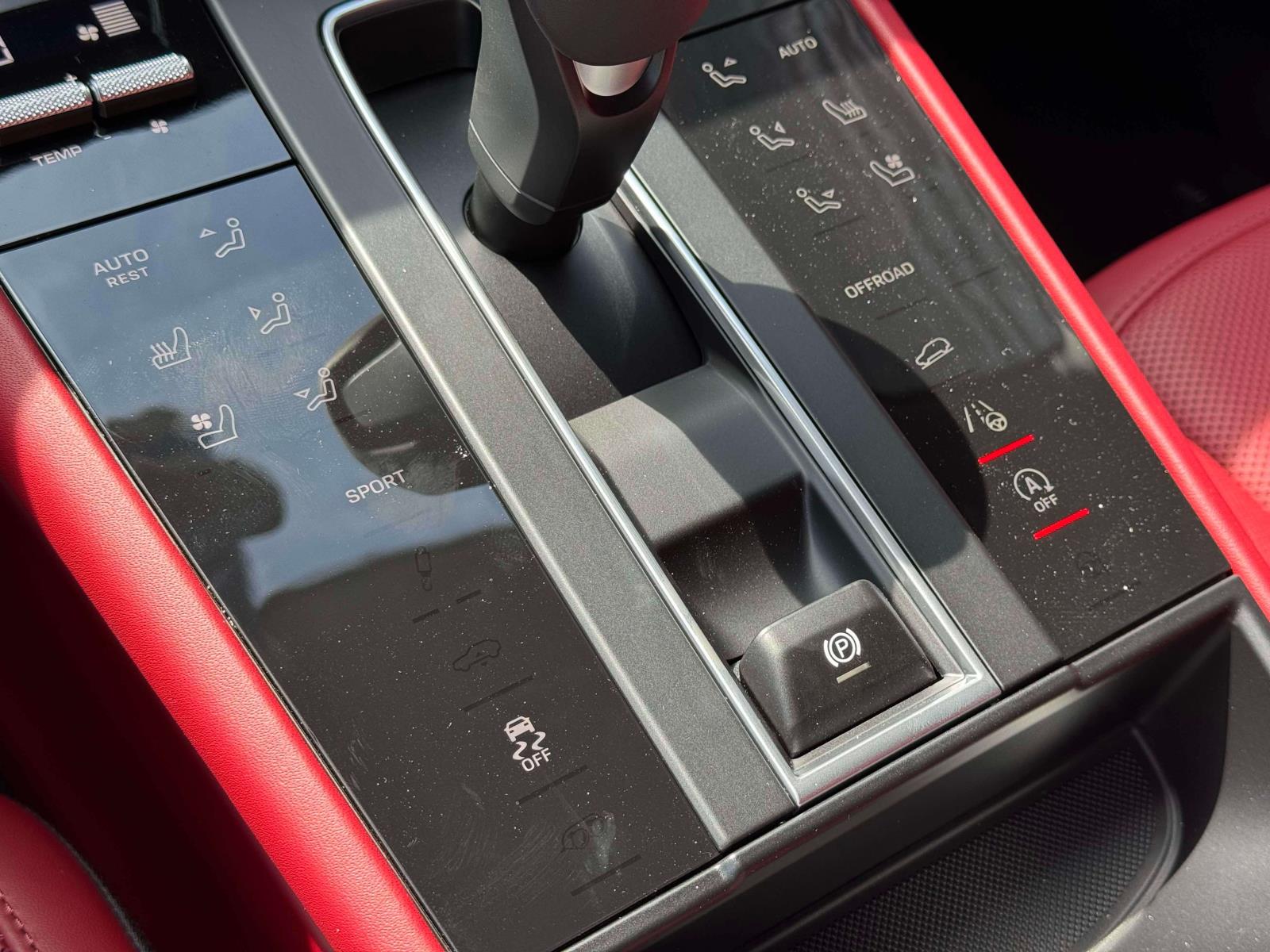 2025 Porsche Macan Base Image 20 of 25