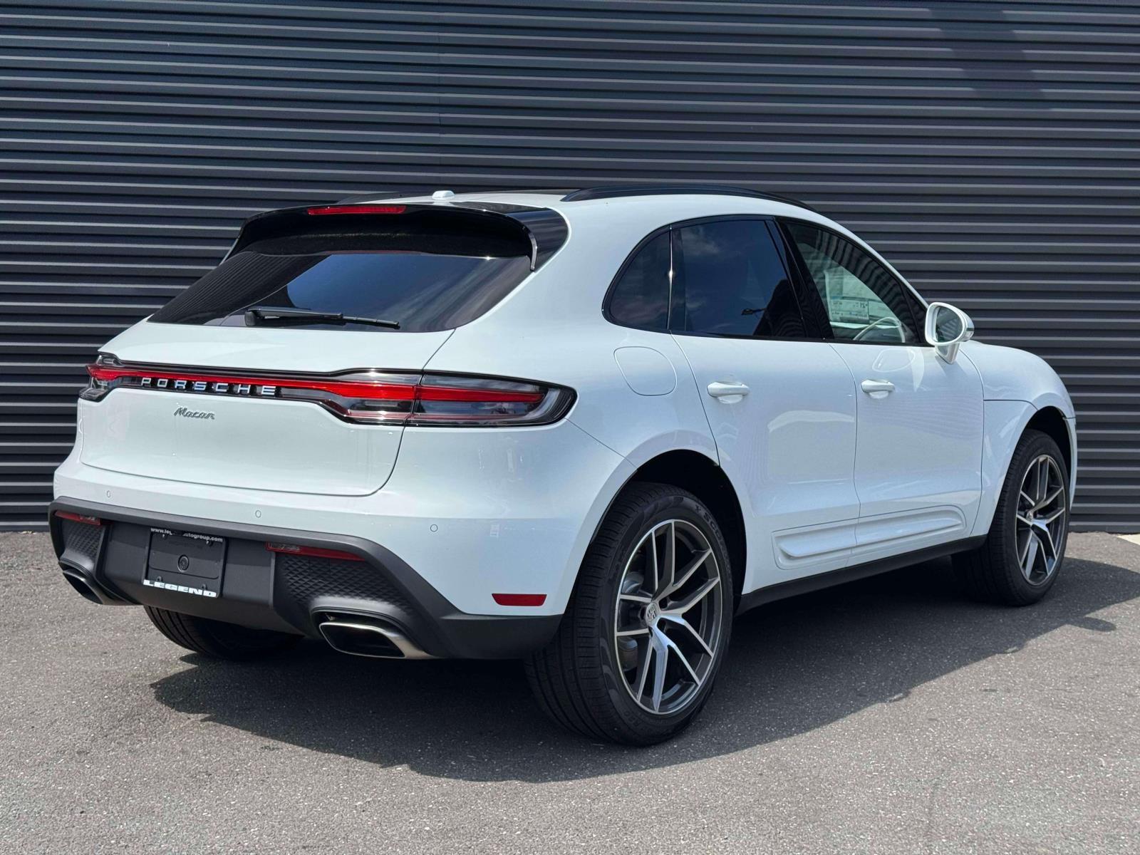 2025 Porsche Macan Base Image 5 of 25
