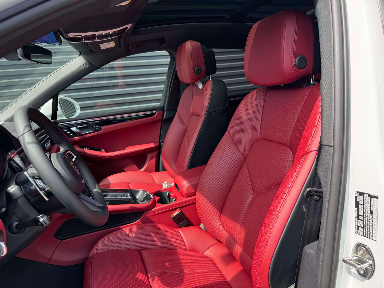 2025 Porsche Macan Base Image 12 of 25