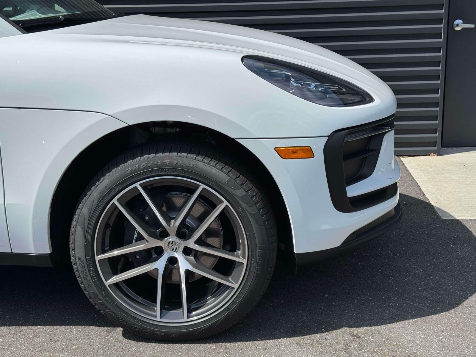 2025 Porsche Macan Base Image 10 of 25