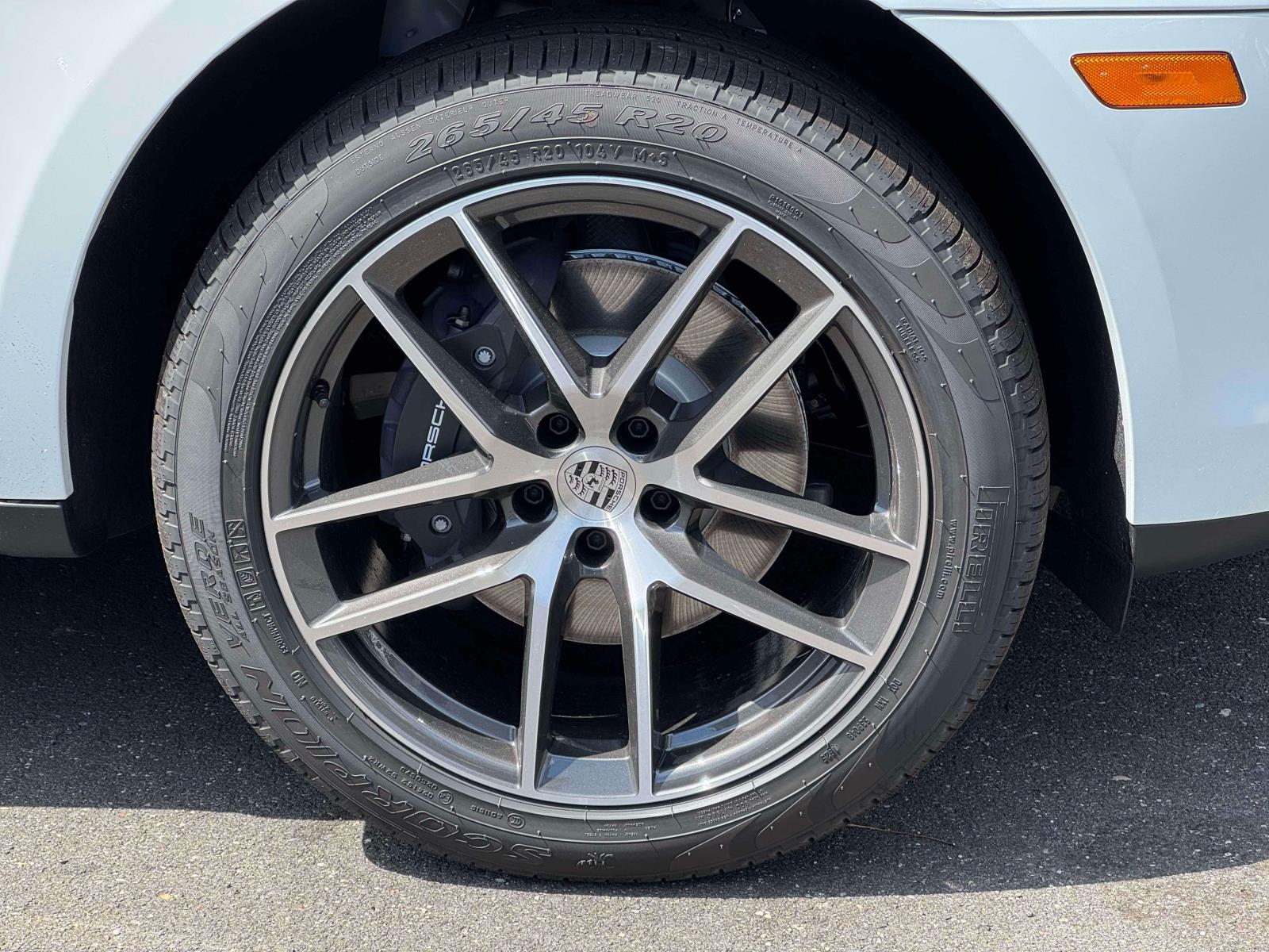 2025 Porsche Macan Base Image 9 of 25