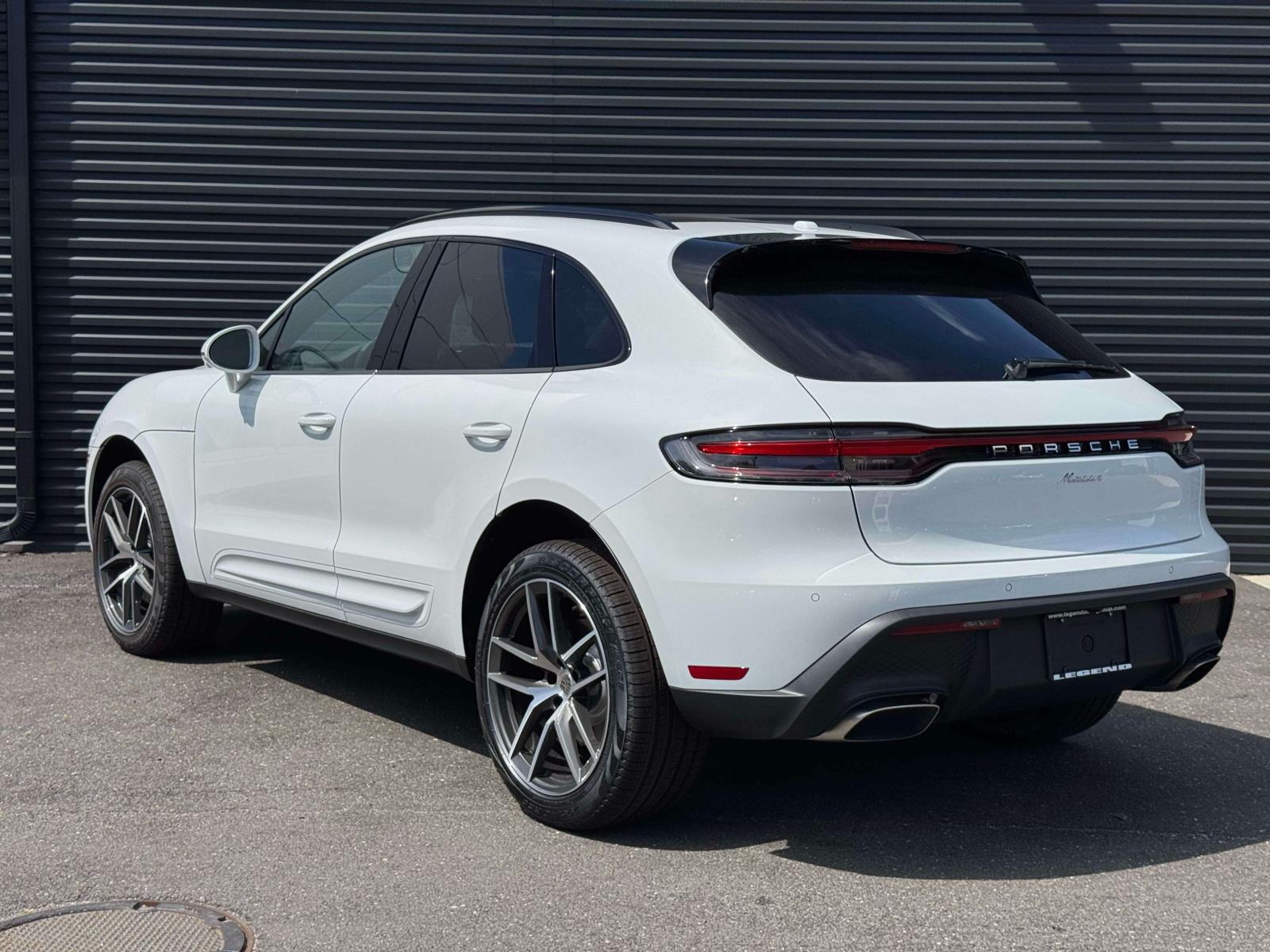 2025 Porsche Macan Base Image 7 of 25
