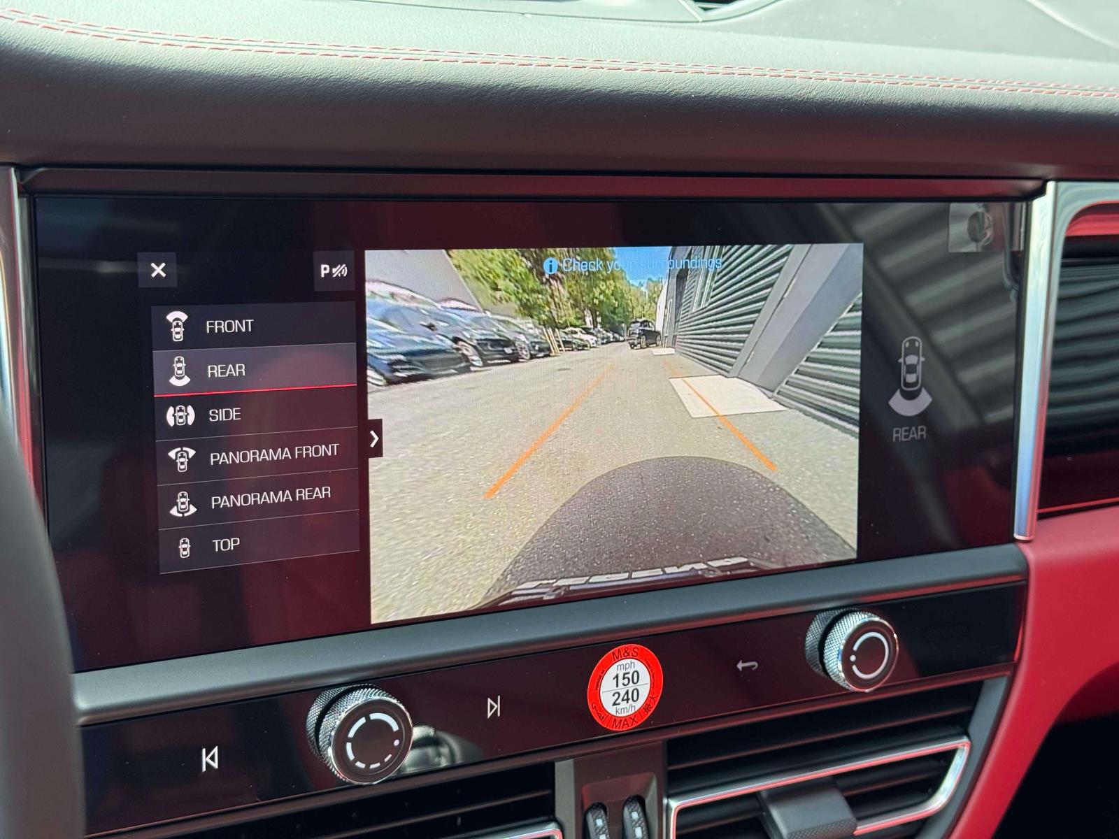 2025 Porsche Macan Base Image 18 of 25