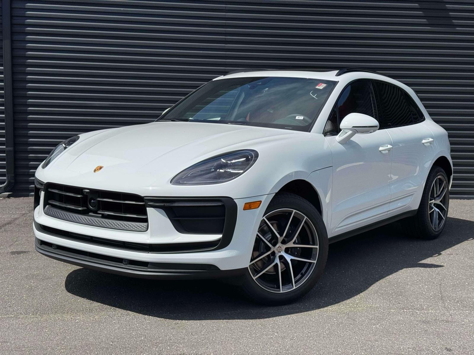2025 Porsche Macan Base Image 1 of 25