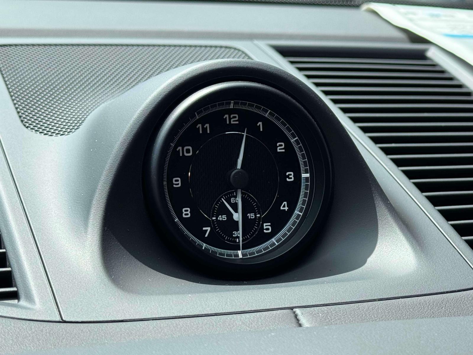 2025 Porsche Macan Base Image 17 of 25