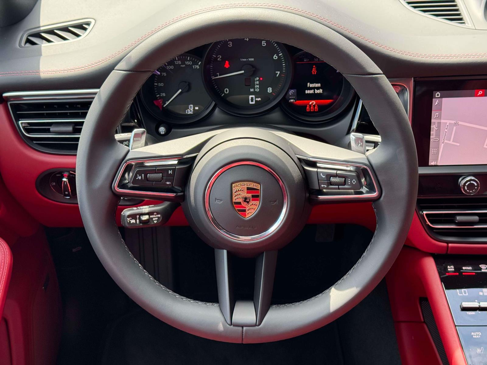 2025 Porsche Macan Base Image 23 of 25