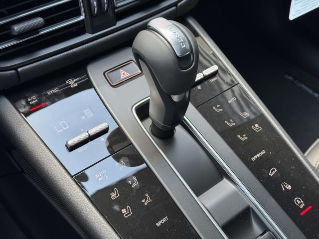 2025 Porsche Macan Base Image 19 of 25