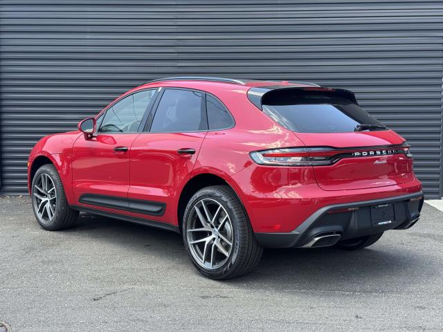 2025 Porsche Macan Base Image 7 of 25