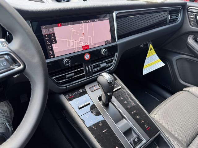 2025 Porsche Macan Base Image 23 of 25