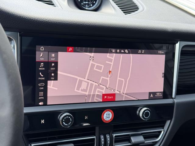 2025 Porsche Macan Base Image 18 of 25
