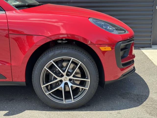 2025 Porsche Macan Base Image 10 of 25