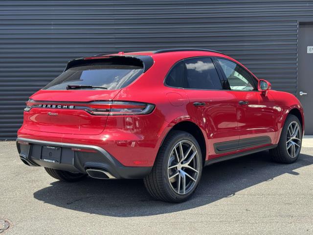 2025 Porsche Macan Base Image 5 of 25