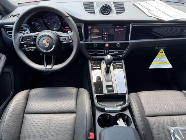 2025 Porsche Macan Base Image 15 of 25