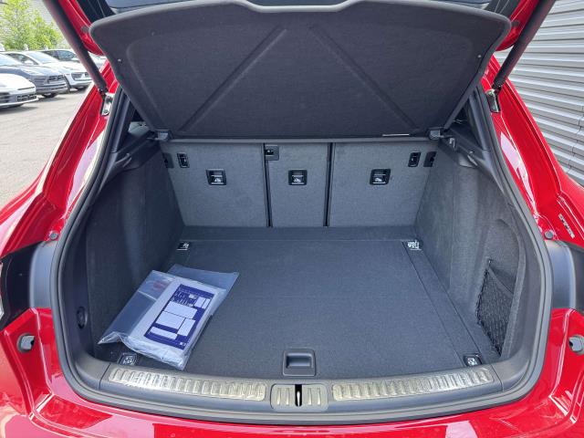 2025 Porsche Macan Base Image 11 of 25